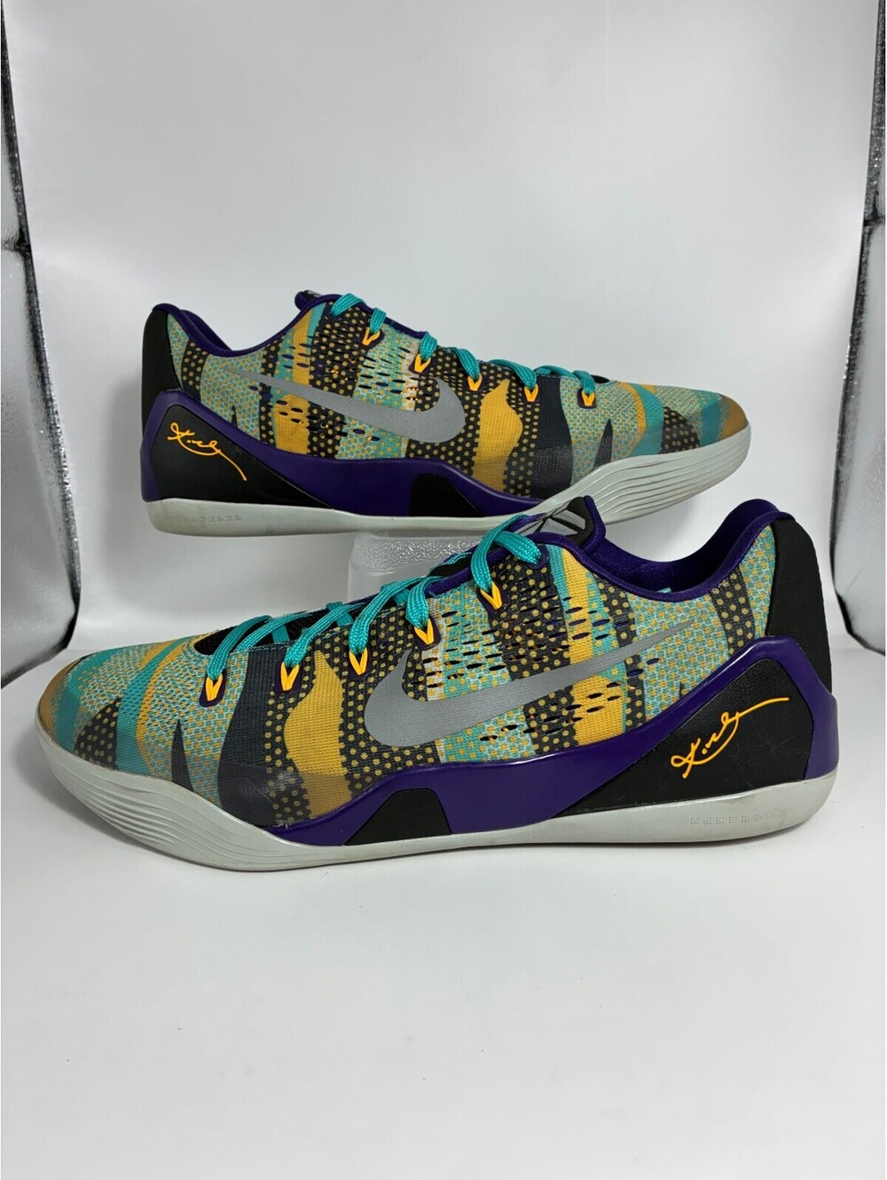 Size 13 - Nike Kobe 9 EM Low Unleashed Pop Art